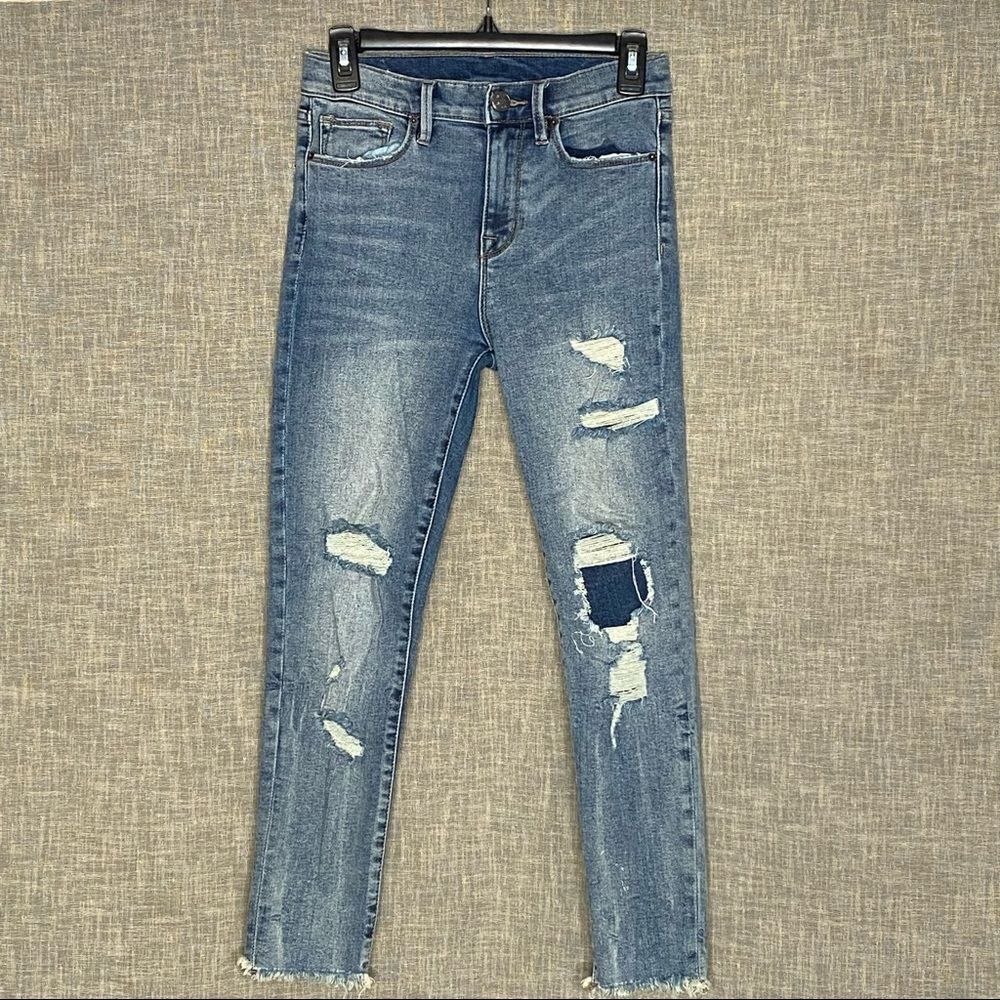 BDG Crop Twig High Rise Jeans W26 Distressed